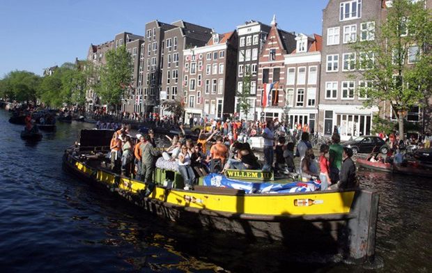 Amsterdamda aeroportu təxliyyə etdilər