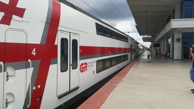 Tbilisi-Batumi qatarlarında səyyar kitabxana fəaliyyət göstərir