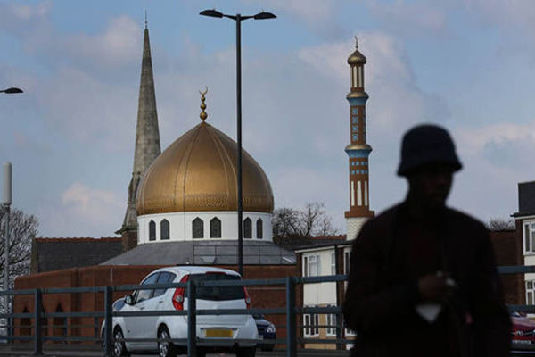 Britaniyada dörd məscidə hücum