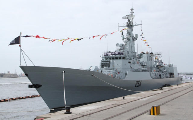 Pakistan hərbi gəmiləri İran sularına daxil oldu
