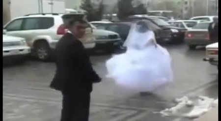 Sumqayıtda gəlin bəyi belə qoyub qaçdı