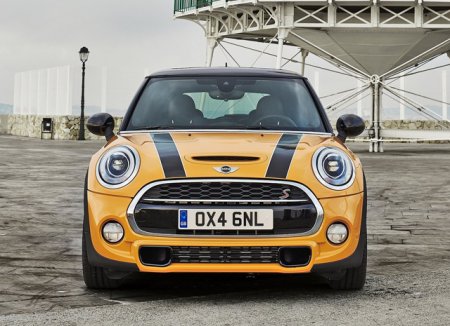 MINI avtomobil şirkəti yubileyini qeyd edir