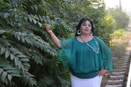 Maral Tahirqızı meşəlikdə