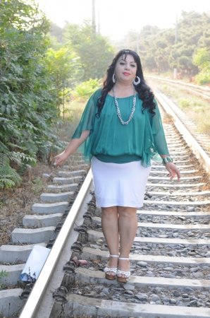 Maral Tahirqızı meşəlikdə