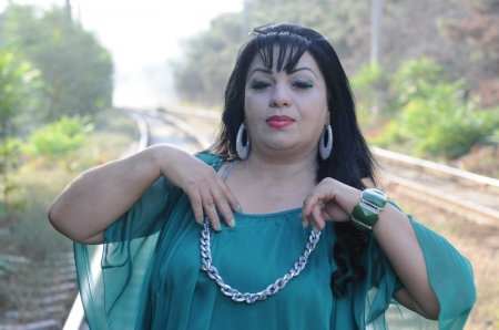 Maral Tahirqızı meşəlikdə