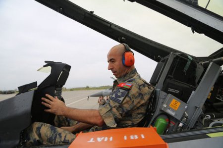 Qırıcılarımız təlimdə
