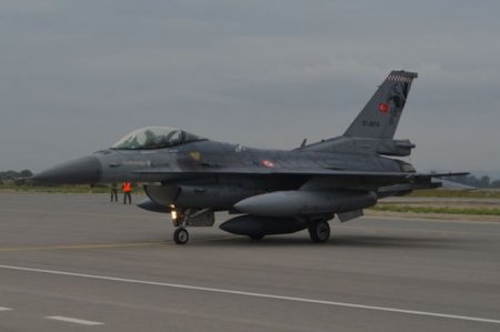 Qırıcılarımız təlimdə