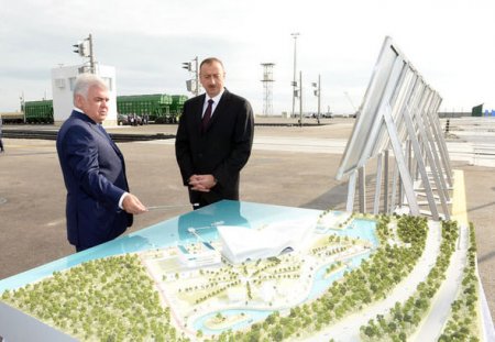 İlham Əliyev Yeni Dəniz Ticarət Limanı Kompleksində bərə terminalının açılışında iştirak edib