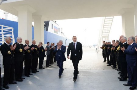 İlham Əliyev Yeni Dəniz Ticarət Limanı Kompleksində bərə terminalının açılışında iştirak edib
