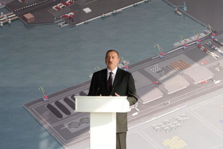 İlham Əliyev Yeni Dəniz Ticarət Limanı Kompleksində bərə terminalının açılışında iştirak edib
