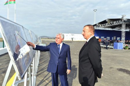 İlham Əliyev Yeni Dəniz Ticarət Limanı Kompleksində bərə terminalının açılışında iştirak edib