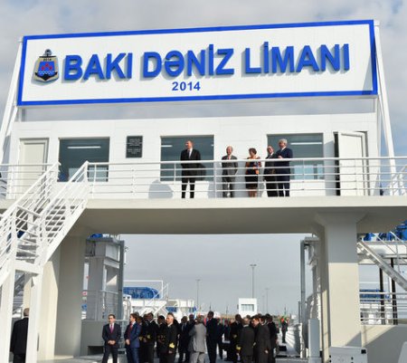 İlham Əliyev Yeni Dəniz Ticarət Limanı Kompleksində bərə terminalının açılışında iştirak edib