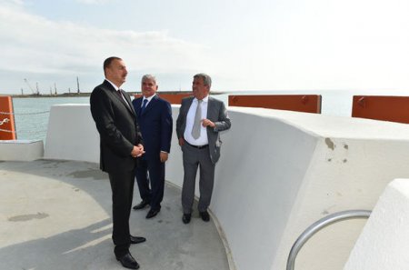 İlham Əliyev Yeni Dəniz Ticarət Limanı Kompleksində bərə terminalının açılışında iştirak edib