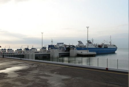 İlham Əliyev Yeni Dəniz Ticarət Limanı Kompleksində bərə terminalının açılışında iştirak edib