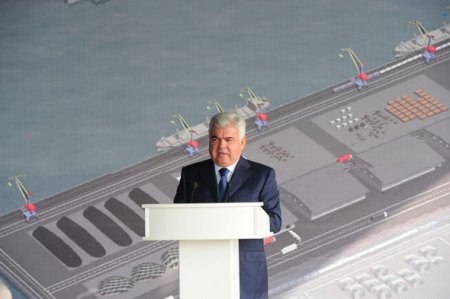 İlham Əliyev Yeni Dəniz Ticarət Limanı Kompleksində bərə terminalının açılışında iştirak edib