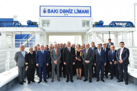 İlham Əliyev Yeni Dəniz Ticarət Limanı Kompleksində bərə terminalının açılışında iştirak edib