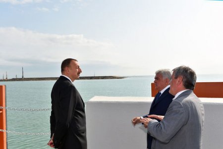 İlham Əliyev Yeni Dəniz Ticarət Limanı Kompleksində bərə terminalının açılışında iştirak edib
