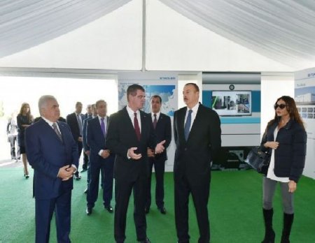 İlham Əliyev Gəncə vaqon istehsalı zavodunun təməlini qoyub