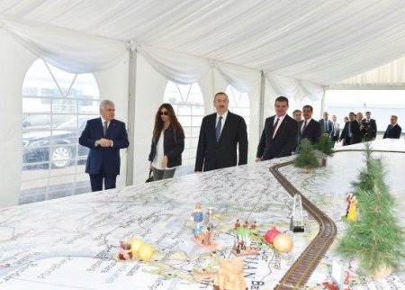 İlham Əliyev Gəncə vaqon istehsalı zavodunun təməlini qoyub