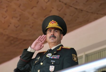 Azərbaycanın müdafiə naziri: Bayrağımızı Şuşada dalğalandırın!