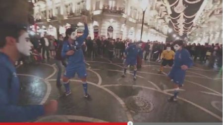 Bakının mərkəzində futbola dəstək flaşmobu