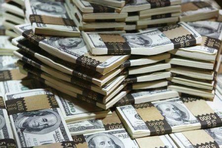 Azərbaycanlı milyarder nazirə göndərdiyi dollar yeşiklərindən danışdı