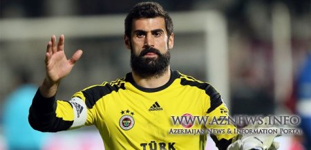 Türkiyə millisinin qapıçısı azarkeşlərin söyüşlərinə görə stadiondan getdi