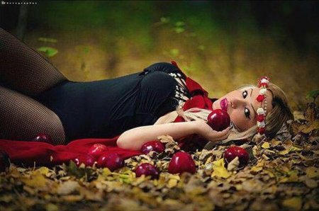 Azərbaycanlı aktrisadan seksual pozlar