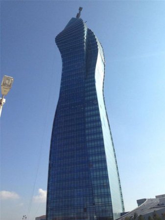 SOCAR-ın yeni binasında möhtəşəm işıqlandırma