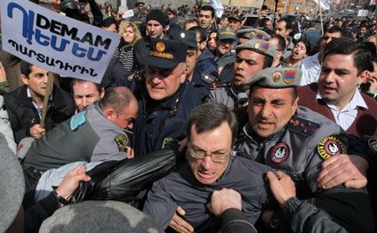 Erməni polisdən “küçük” hədəsi