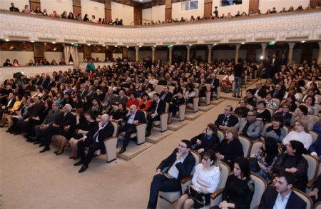 Göylər eşqim qədər mənə əzizdir...