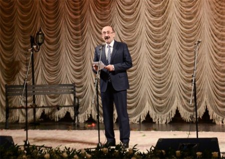 Göylər eşqim qədər mənə əzizdir...
