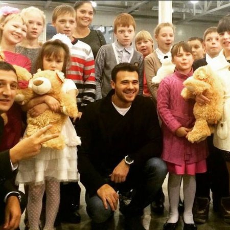Emin Ağalarov 3500 uşağı sevindirdi