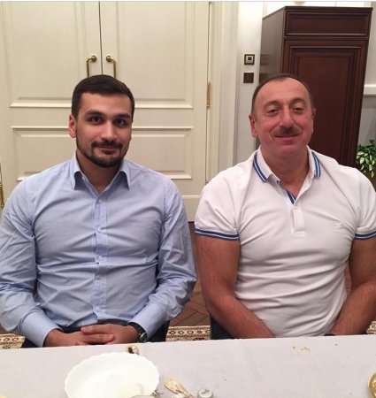 İlham Əliyev ailə üzvləri ilə ad günündə