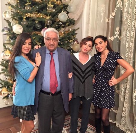 İlham Əliyev ailə üzvləri ilə ad günündə