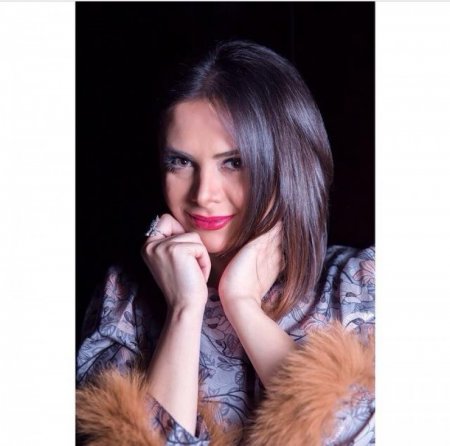 Alidə Mustafayeva: “Düyməm qırıldı, pencəyimin düyməsini efirin sonuna qədər əlimlə tutmalı oldum”