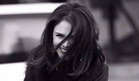 Alidə Mustafayeva: “Düyməm qırıldı, pencəyimin düyməsini efirin sonuna qədər əlimlə tutmalı oldum”