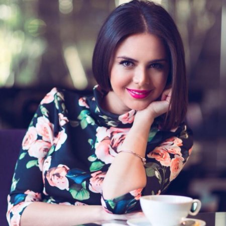 Alidə Mustafayeva: “Düyməm qırıldı, pencəyimin düyməsini efirin sonuna qədər əlimlə tutmalı oldum”