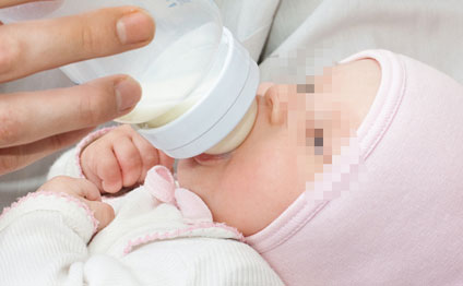 Körpələr ana südünə həsrət qaldılar