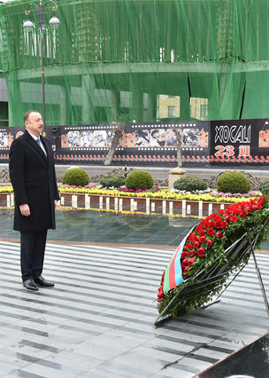 İlham Əliyev “Xocalı” abidəsini ziyarət etdi