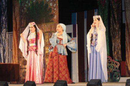 "Arşın mal alan" özbəkcə yeni quruluşda