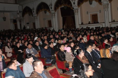 "Arşın mal alan" özbəkcə yeni quruluşda