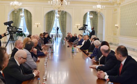 Elmar Məmmədyarov iranlı nazir müavini ilə görüşüb