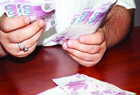 1 dollar 1,05 manat oldu
