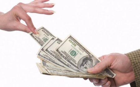 Dolların bazar ertəsinə olan məzənnəsi açıqlandı