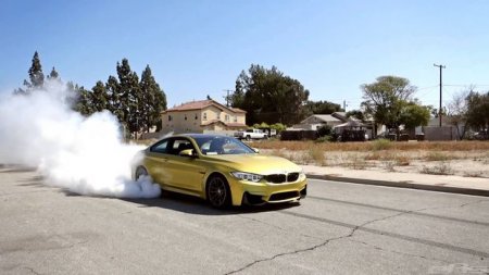 Bakıda BMW-nin sürücüsü yol polisini döyüb paqonlarını cırdı