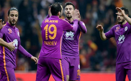 “Qalatasaray” Subaşiçin komandasını darmadağın etdi