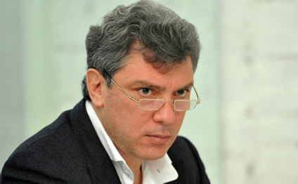 Nemtsov sərvətini zənənlərin ətəyinə töküb