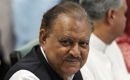 BDU-dan Pakistan prezidentinə diplom