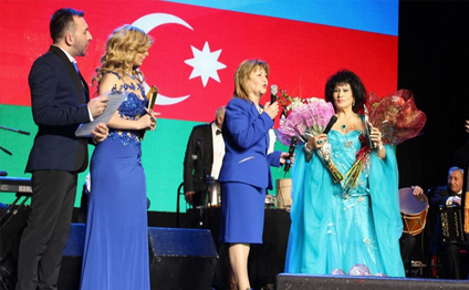 Zeynəb Xanlarova Nyu-Yorku ayağa qaldırdı